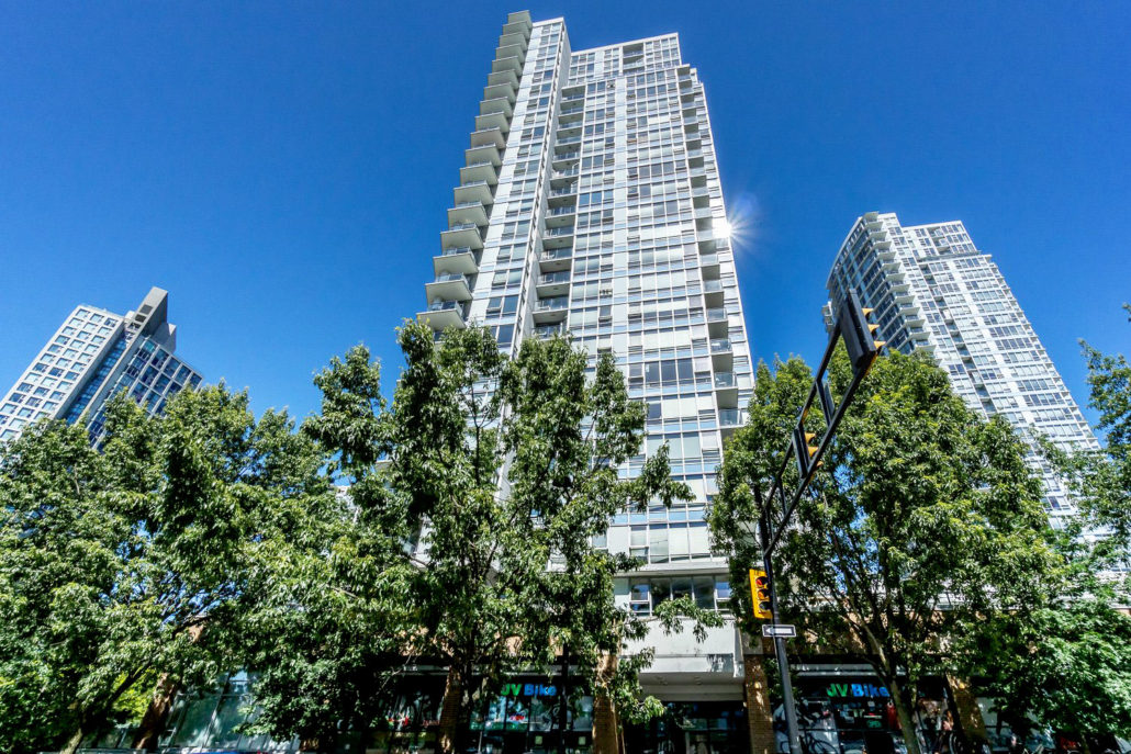 DEAL OF THE WEEK: Affordable Yaletown Apartment