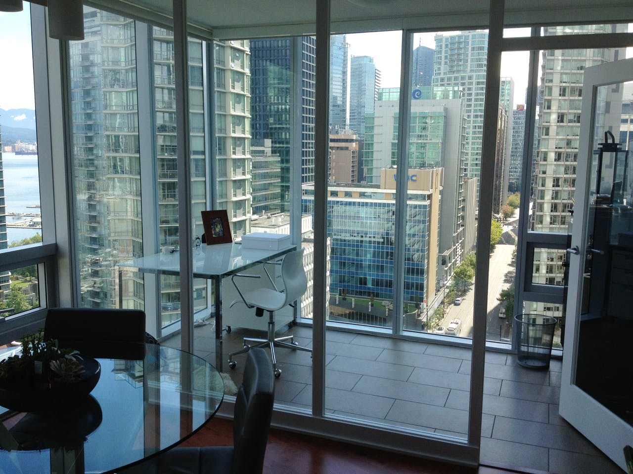 Apartment for Rent in Flat Iron 1277 Melville Street Vancouver - Office