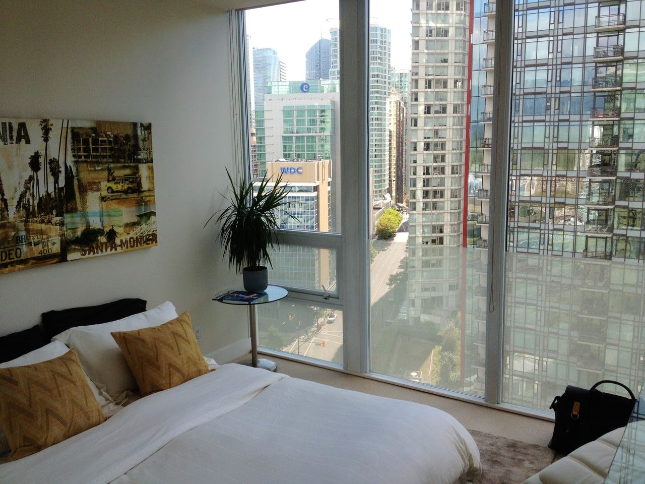 Apartment for Rent in Flat Iron 1277 Melville Street Vancouver - Bedroom