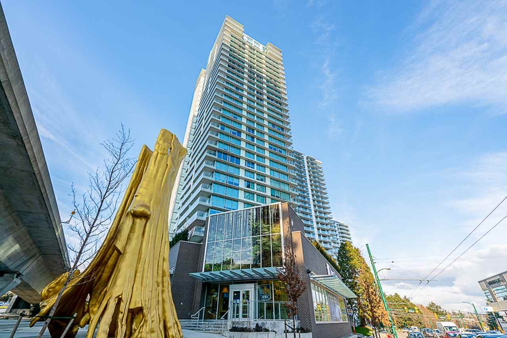 FEATURED LISTING: 2 Bed Condo in Central Vancouver